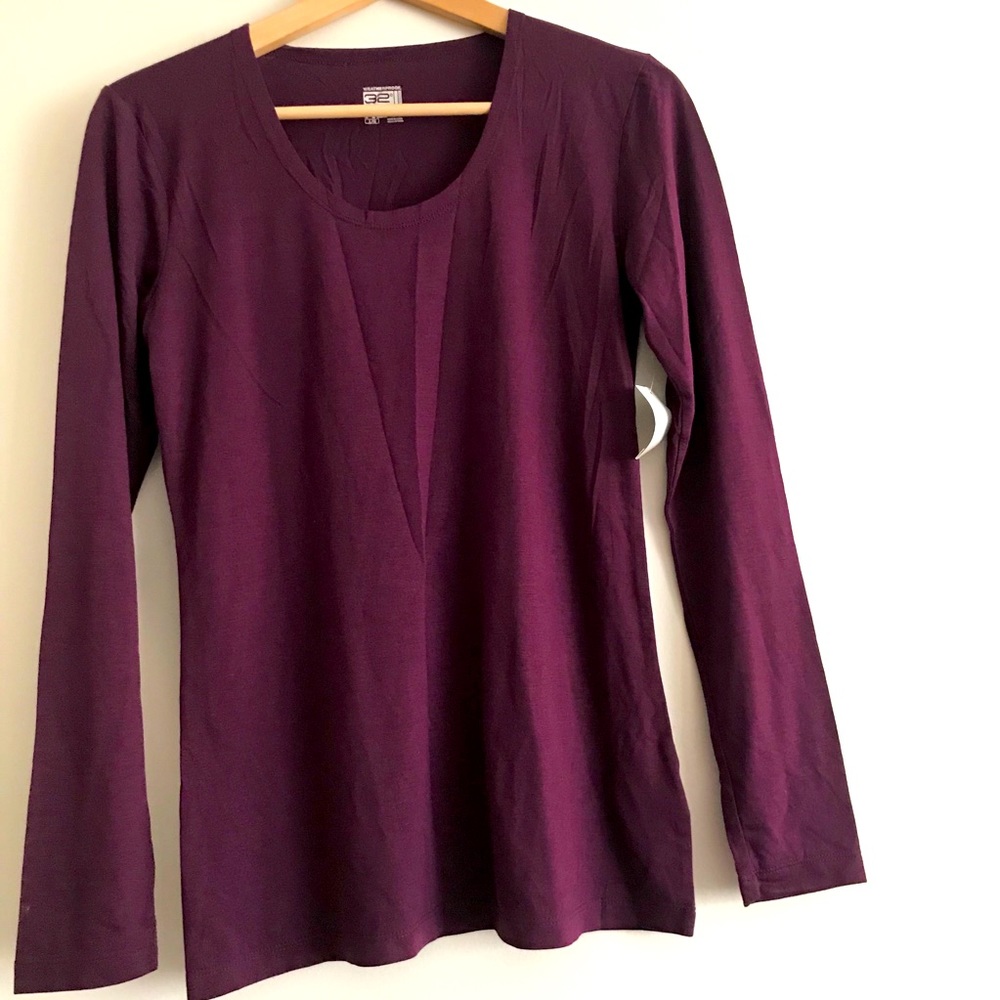 BRAND NEW 32 Heat thermal top in burgundy size L